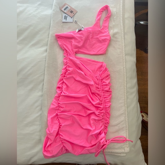 Tiger Mist Dresses & Skirts - Tiger Mist - Hot Pink cut out cinch dress. size-xs